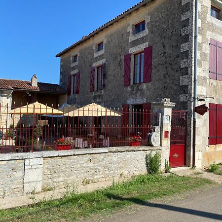 مبيت وإفطار Verteuil-sur-Charente La Tuilerie المظهر الخارجي الصورة