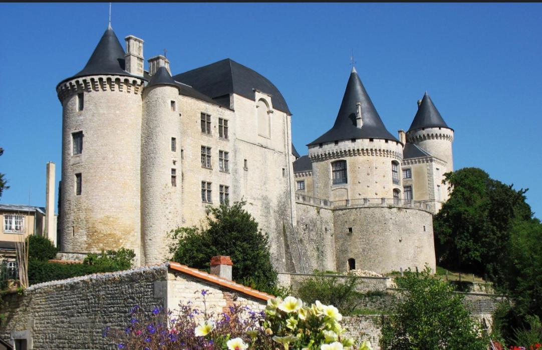 مبيت وإفطار Verteuil-sur-Charente La Tuilerie المظهر الخارجي الصورة
