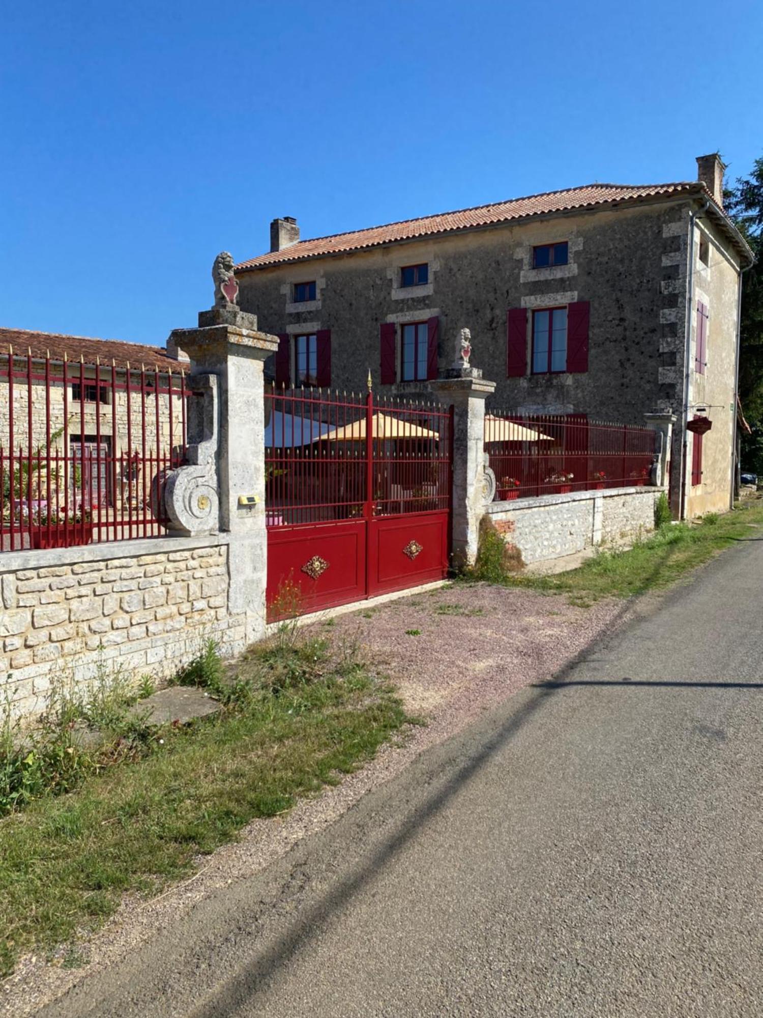 مبيت وإفطار Verteuil-sur-Charente La Tuilerie المظهر الخارجي الصورة